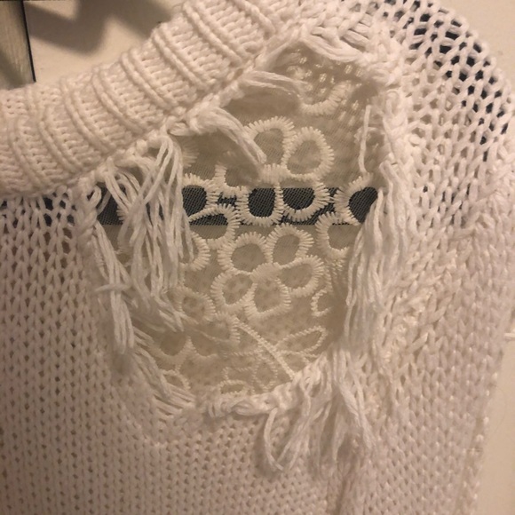 🤍 Intricate White Cropped Sweater - Picture 3 of 6